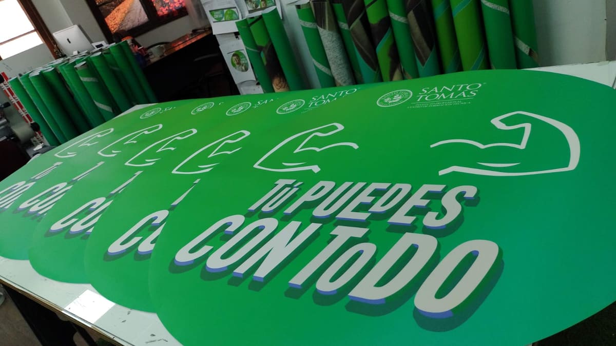 Floor graphics troquelados impresos por Gráfica VCV