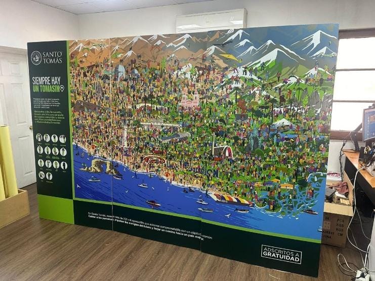 Mural impreso — Universidad Santo Tomás