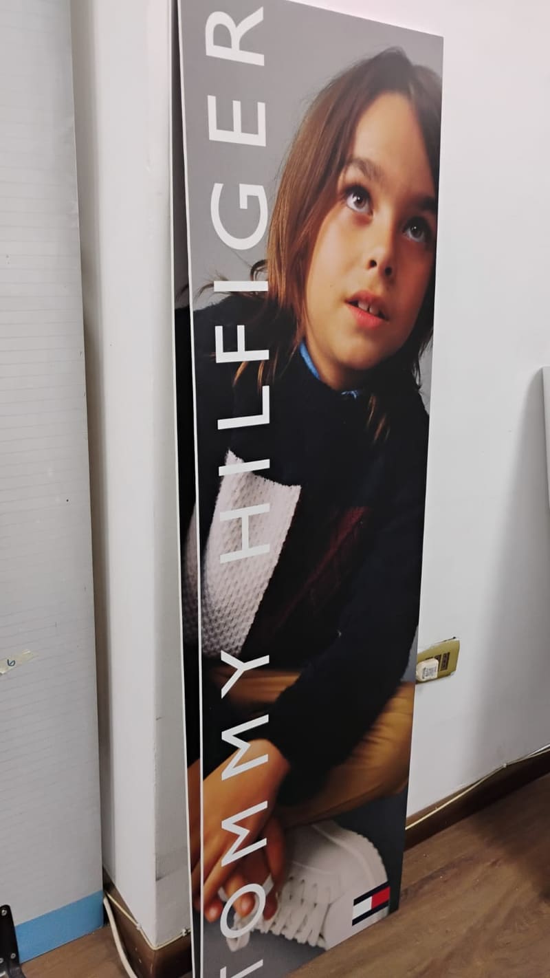 Panel de vitrina — Tommy Hilfiger