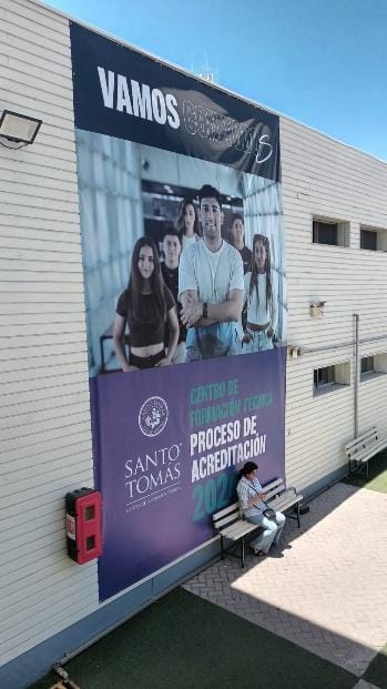 Gigantografía e instalaciones — Universidad Santo Tomás